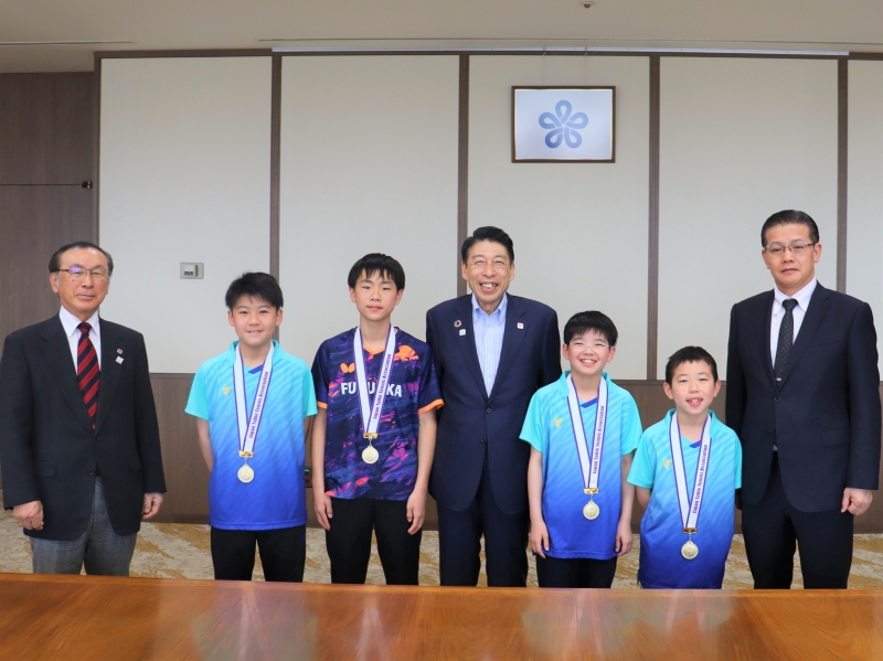 来訪者と知事の写真です。