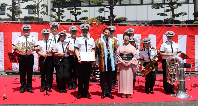 福岡県警察音楽隊の皆さんと知事
