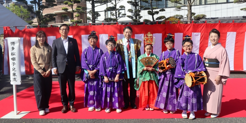 博多松囃子兒東流の皆さん、駐福岡大韓民国総領事と​知事