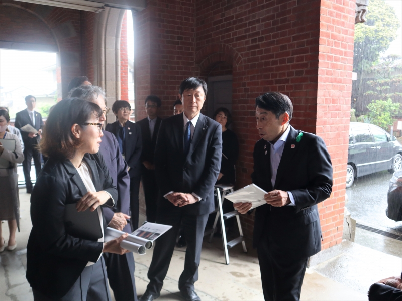 今村天主堂見学の様子２