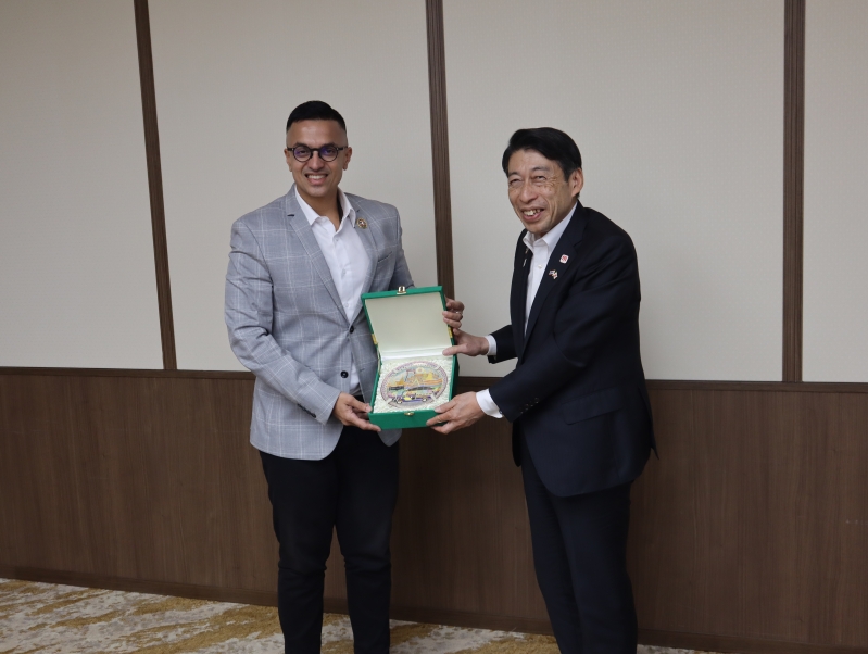 バンコク都議会議長と知事