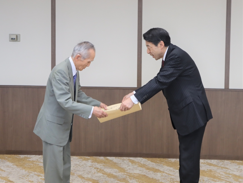 表彰状伝達の様子です