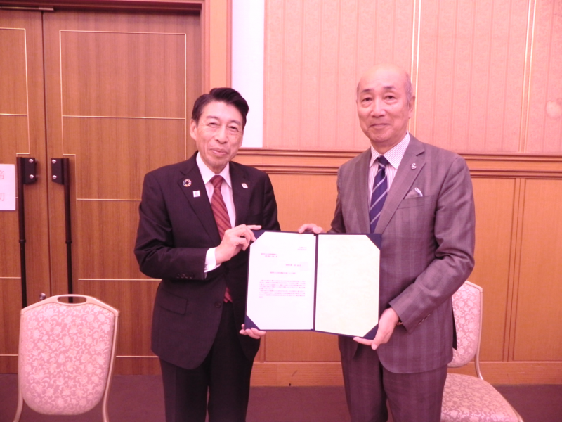 (写真左から)知事、島谷 弘幸 会長