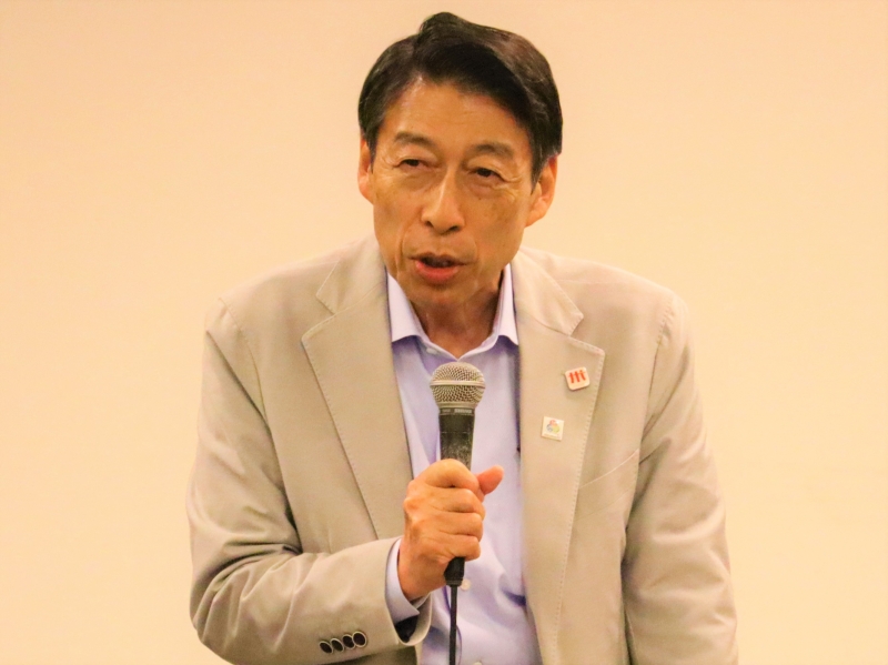 挨拶する知事