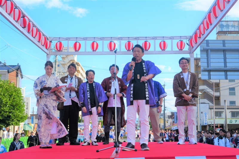 (写真)あいさつする知事