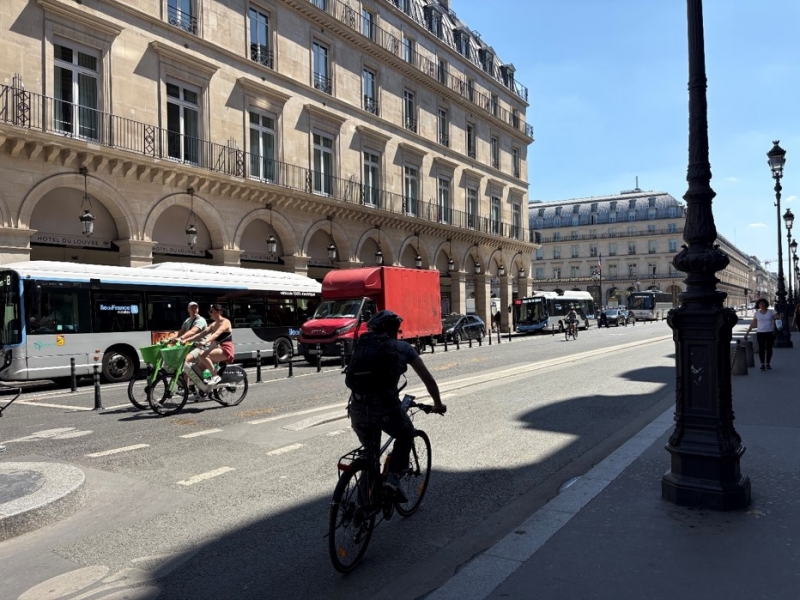 自転車専用道路（パリ）写真