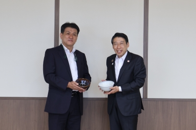 鬼丸様と知事