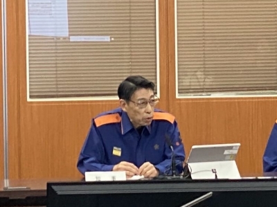 指示を出す知事