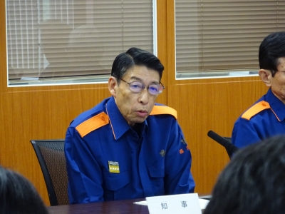 指示を出す知事