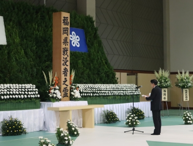 式辞動線を述べる知事の写真