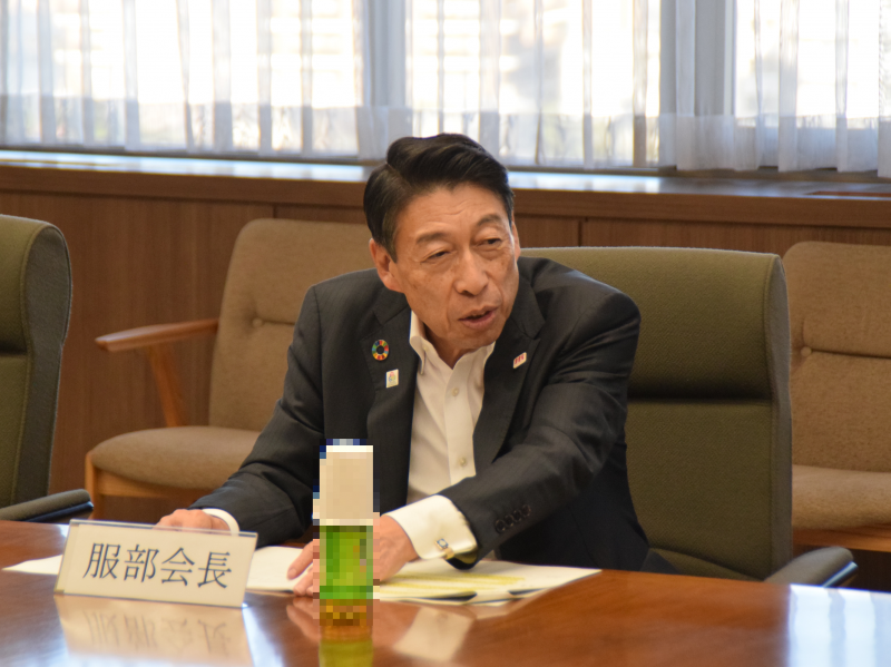 挨拶する知事