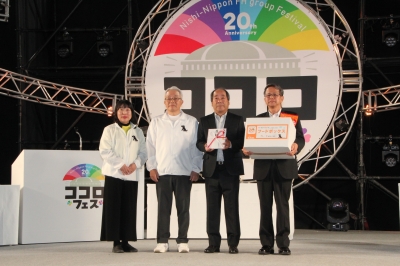 フードバンクに食品を寄贈