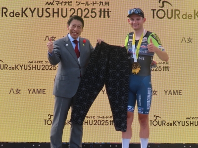 副賞贈呈の様子