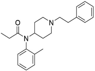 令和7年10月29日に指定された一つ目の化合物です