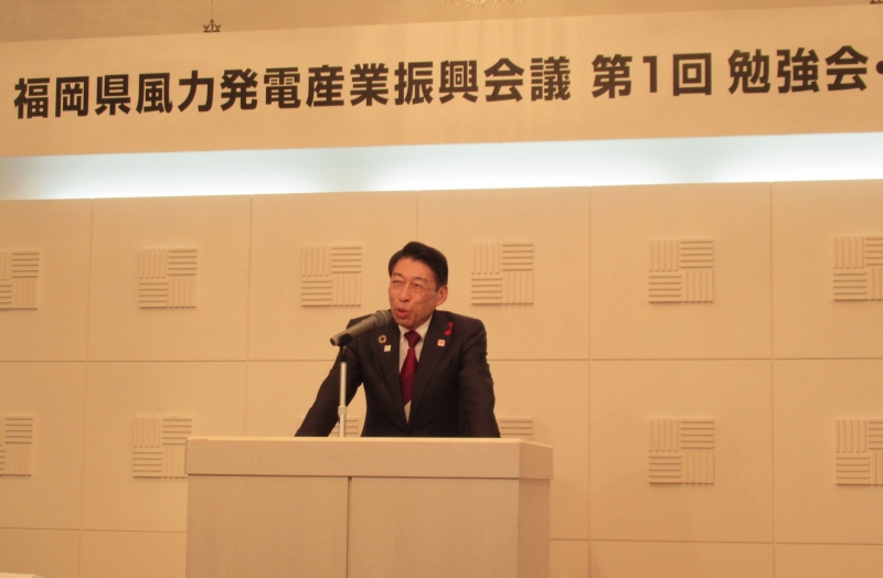 あいさつをする知事