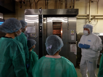 工場見学をしている様子②