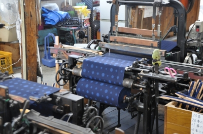 機械織の様子