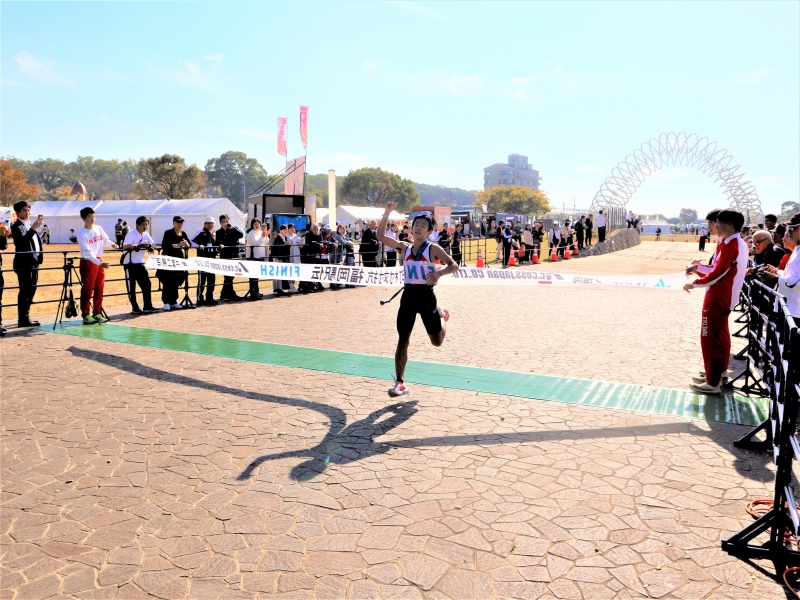 １位でゴールした福岡市の選手