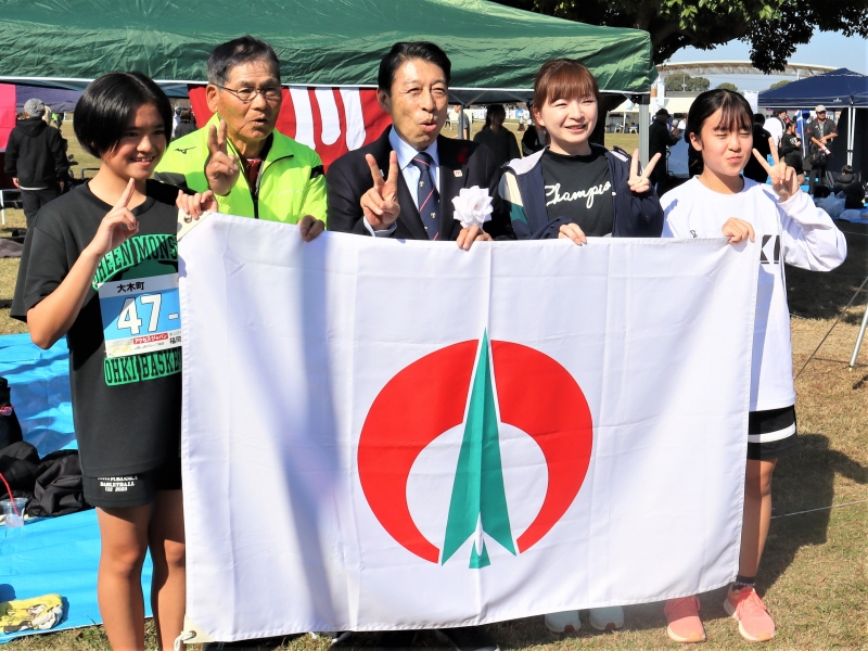 選手を激励する知事