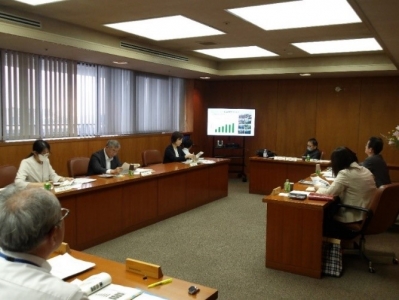 令和７年度第１回福岡県森林環境税検討委員会の様子