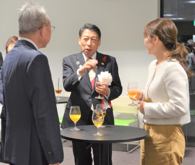 交流会の様子（飲み物はソフトドリンクです）②