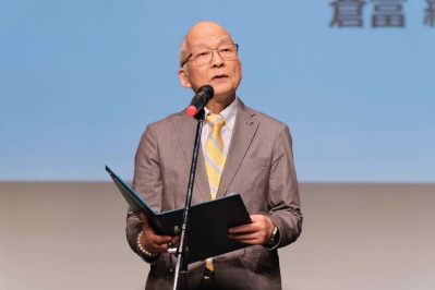 フォーラムの様子（倉富会長による報告）