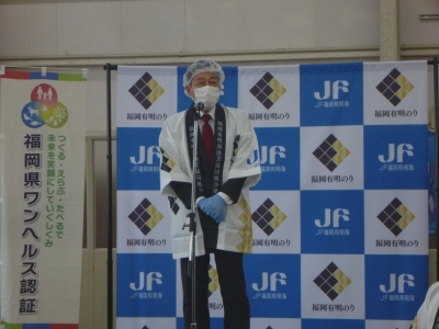 あいさつする知事