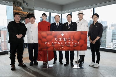 大石義一シェフ、奥田政行シェフ、山本美月氏、JA全農ふくれん 乗富幸雄運営委員会会長、知事、鎧塚俊彦シェフ、延命寺美也パティシエ