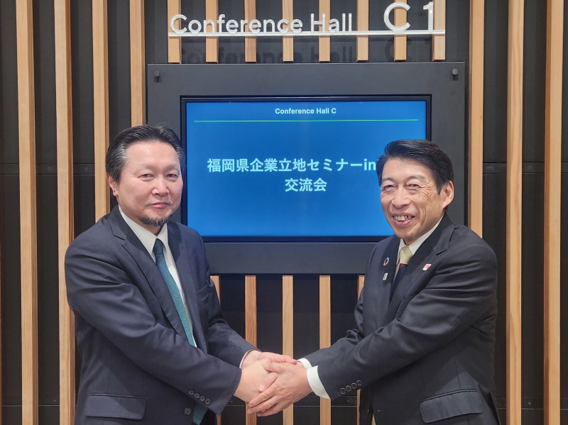 講演いただいた株式会社アムコ―・テクノロジー・ジャパン　川島代表取締役社長と知事