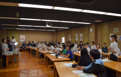 株式会社ビストロくるるん代表取締役社長の松藤様による講義の様子