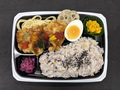 生姜香る！彩り野菜の油淋鶏弁当