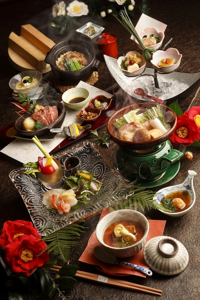 博多のごちそう ~博多和牛陶板焼きとはかた地どり霙仕立て水炊き~