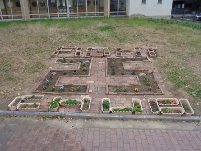 戸畑中央小学校　花壇写真