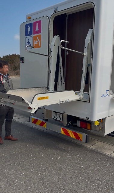 車椅子昇降用リフト