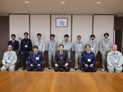 派遣される職員と