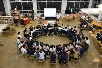 トークフォークダンスの様子