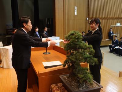 新規採用職員辞令交付式