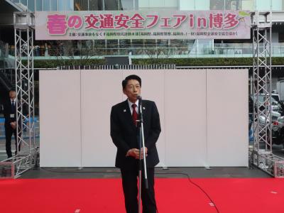 挨拶する知事２