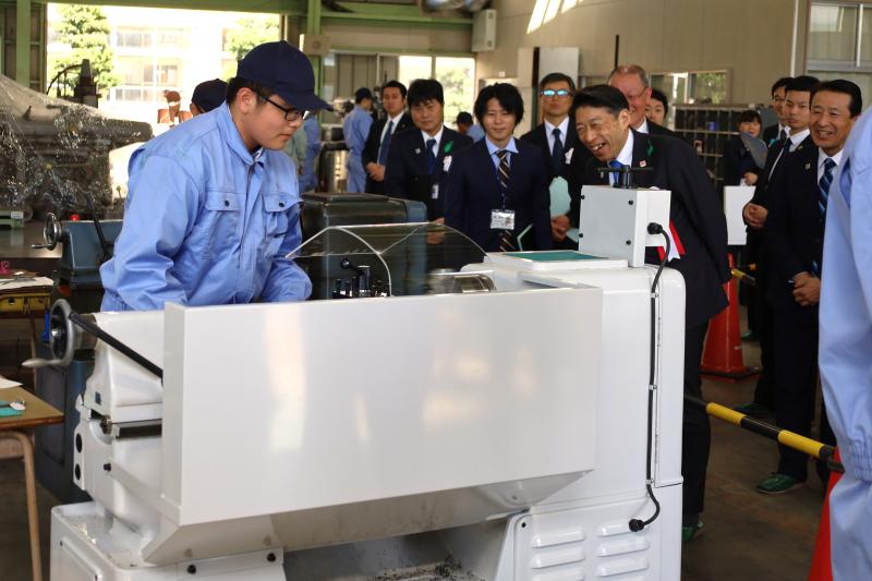 実習を見学している様子