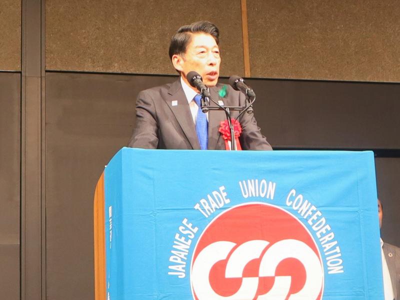 あいさつする知事