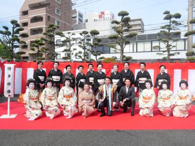博多券番の皆さん、李領事と
