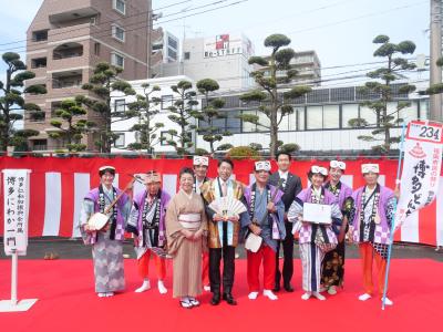 博多仁和加振興会所属　博多にわか一門の皆さん、李領事と​