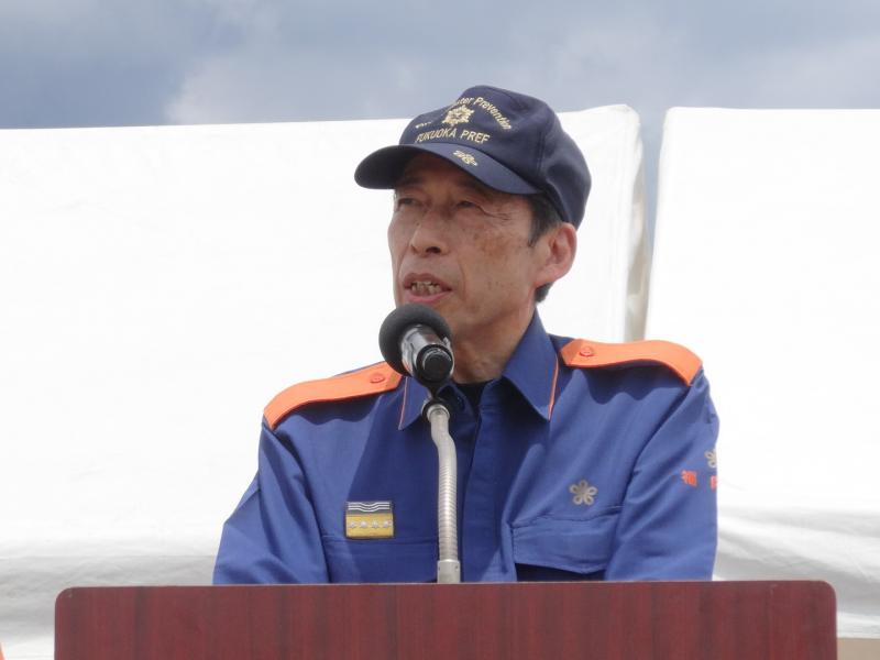 あいさつをする知事
