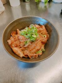 炭火焼き豚丼