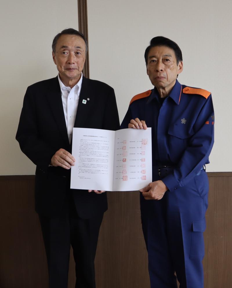 要望書手交の様子