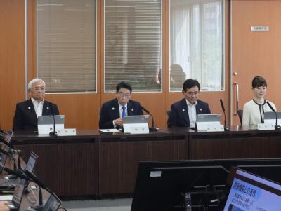 訓示を出す知事