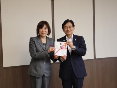 寄附金贈呈式の様子