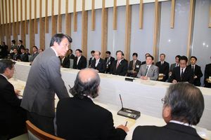  国際戦略総合特区の指定団体を代表し挨拶する小川知事の写真