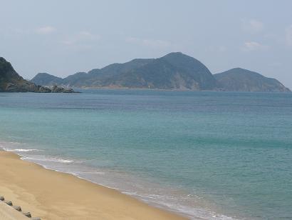 宗像市鐘崎付近の海岸より眺める地島