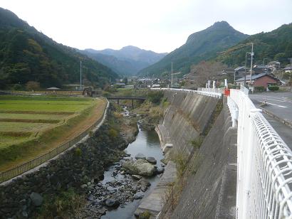 豊前市鳥井畑より犬ヶ岳、求菩提山